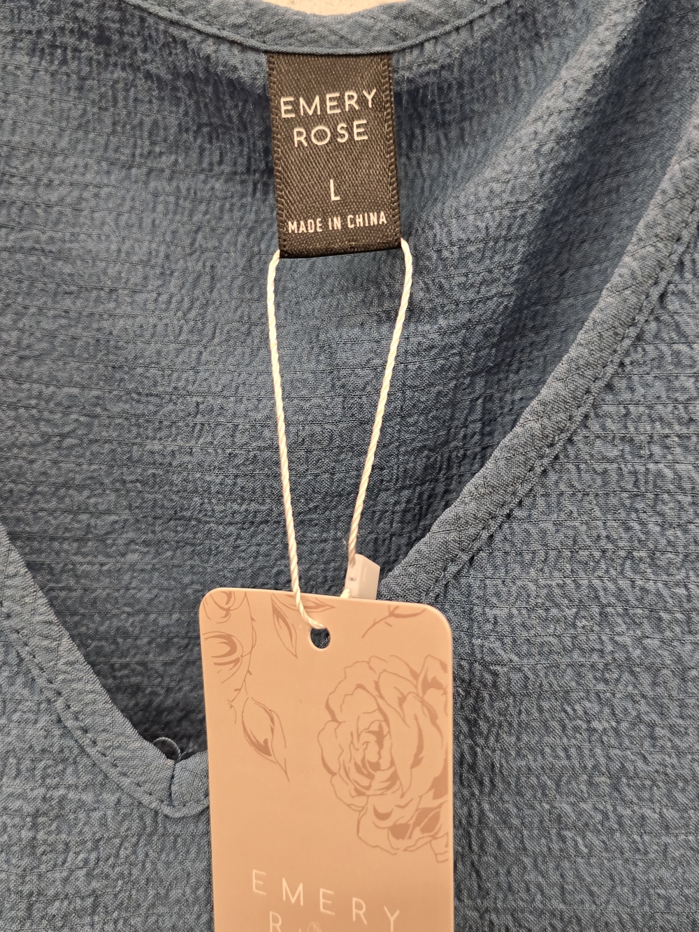 Emery Rose Women's Blue V-Neck Textured Top